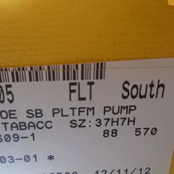 🔥🔥SOLD🔥🔥 Authentic Fendi monogram heels - Picture 5 of 5